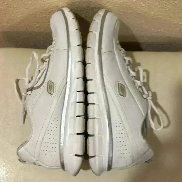 Sketchers elite size 7 - Picture 5 of 8